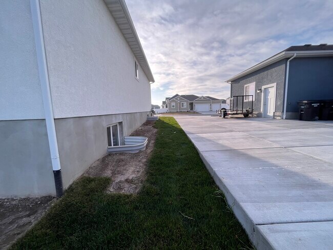 Building Photo - 6522 N Flat Top Dr