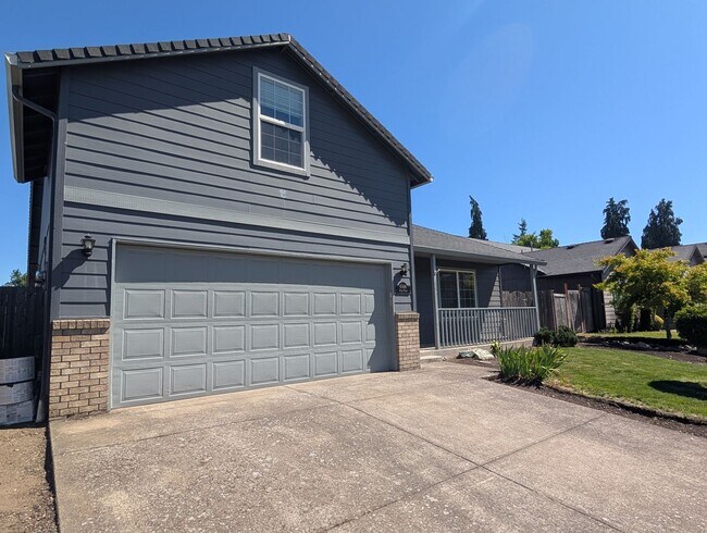 Foto del edificio - Great 3 bed/2bath home with bonus space and fenced in yard!
