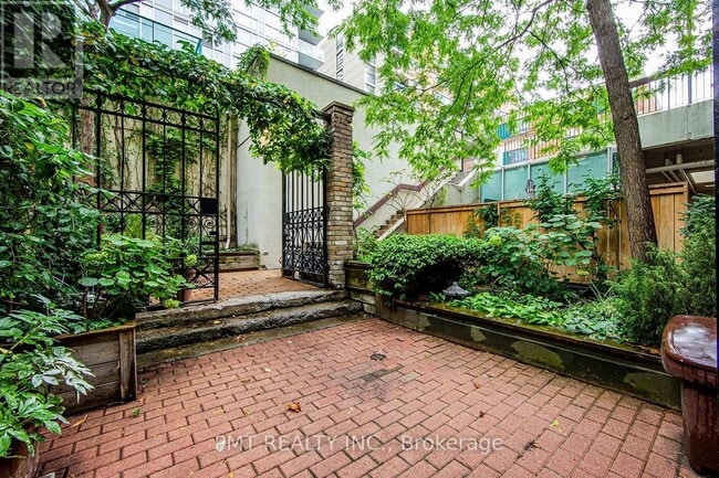 Building Photo - 71-171 McCaul St