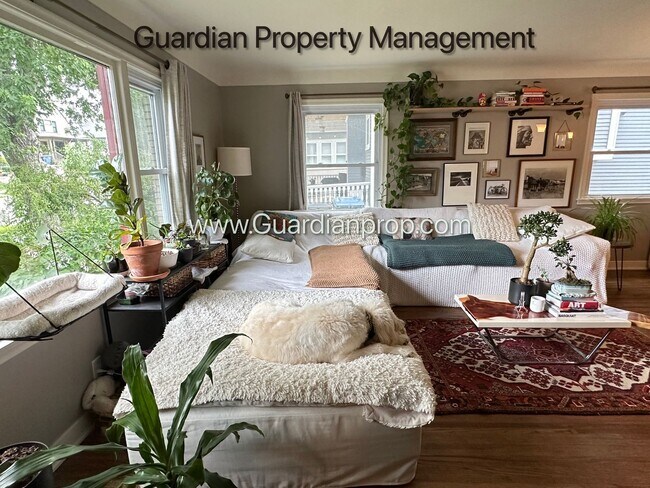 Foto del edificio - Linden Hills Upper Level Duplex, Fenced Yard, 1 Car Garage, Dishwasher, Storage, Laundry