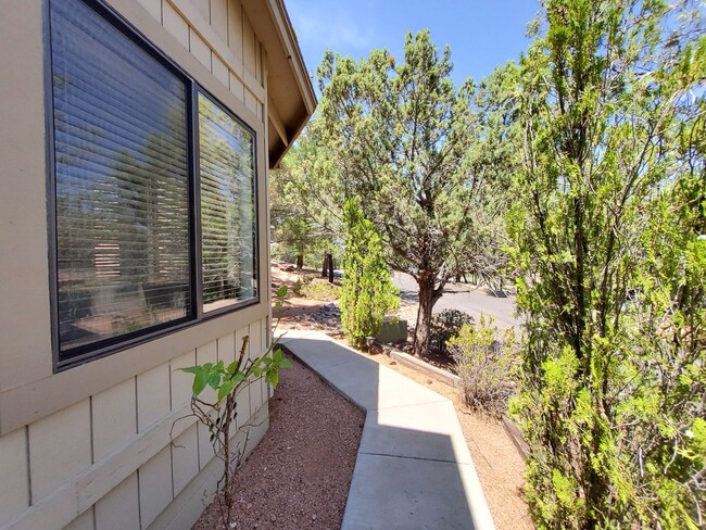 Foto del edificio - Three Bedroom at Green Valley Park