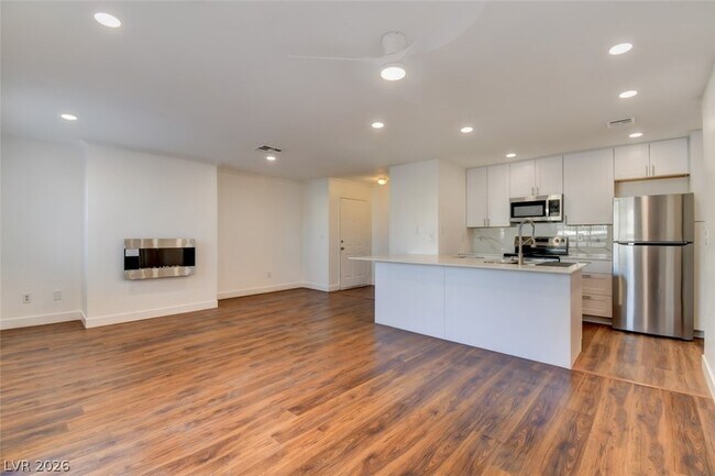 Foto del edificio - 8600 W Charleston Blvd