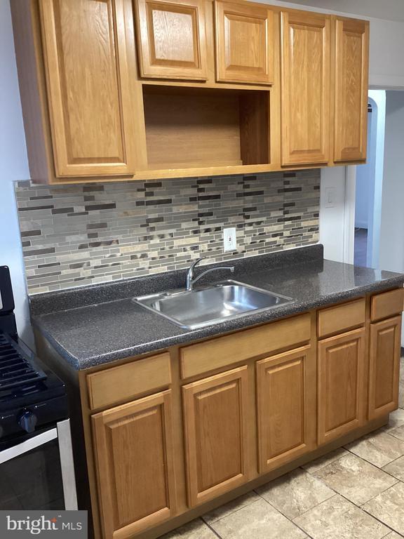 Foto del edificio - 615 Broadway