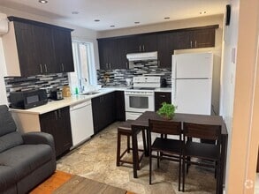 Building Photo - 3712 Av Coloniale