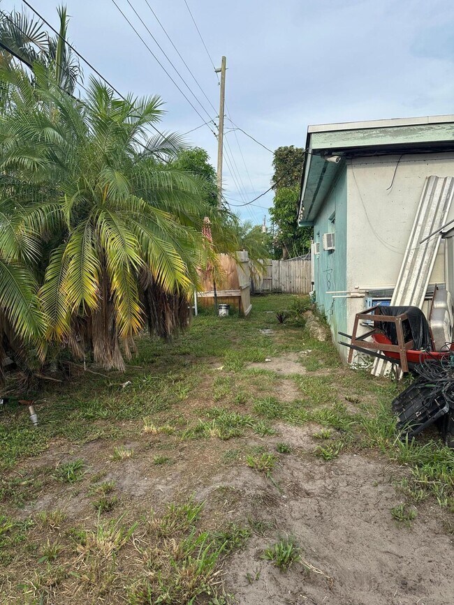Foto del edificio - 4945 Sunny Ln Ave