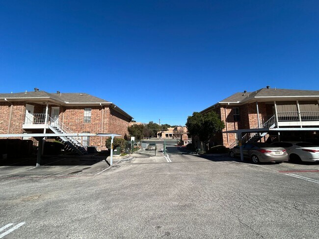 Building Photo - 5359 Fredericksburg Rd