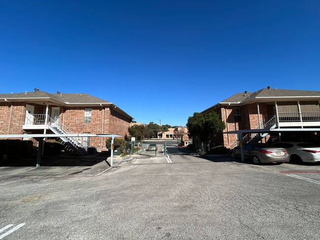 Foto del edificio - 5359 Fredericksburg Rd