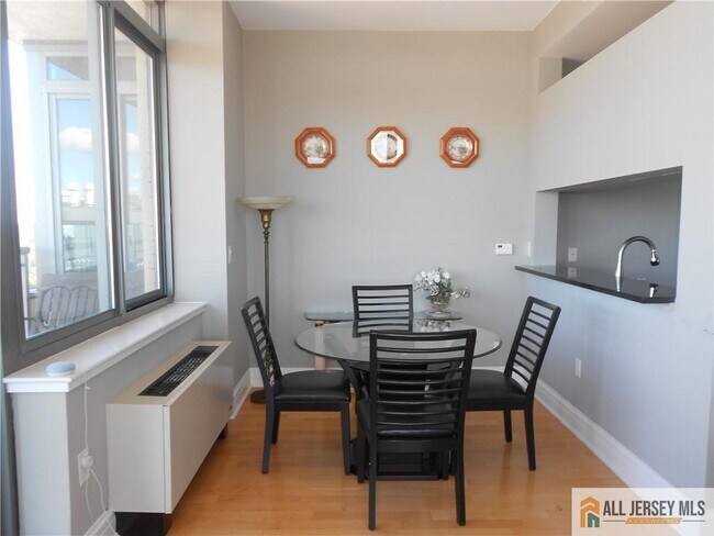 Building Photo - 1 Spring St