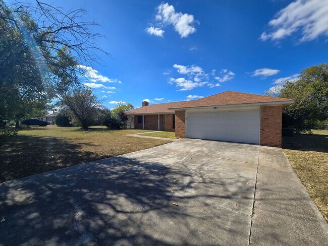 Building Photo - HOME FOR THE HOLIDAYS SPECIAL - AVAILABLE NOW!