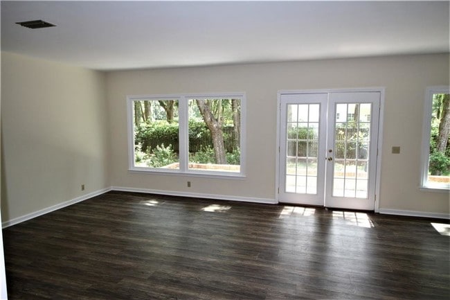 Building Photo - 201 Five Pounds Rd