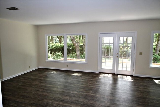 Foto del edificio - 201 Five Pounds Rd