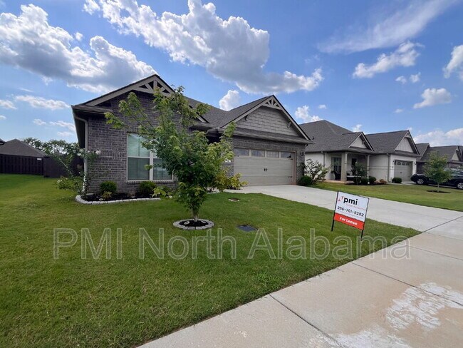 Foto del edificio - 14741 Greenleaf Dr
