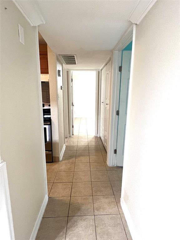 Building Photo - 10501 South Dr