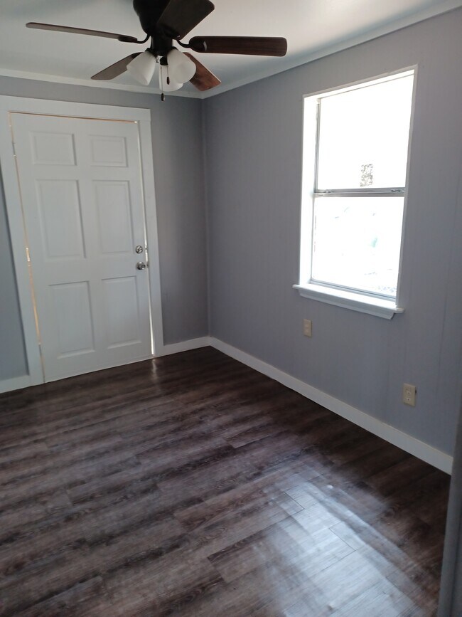 Building Photo - 202 S Libertad St