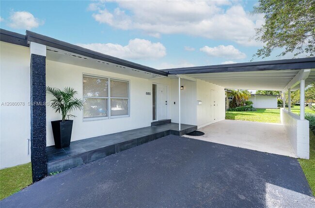 Building Photo - 8810 SW 43rd Ter