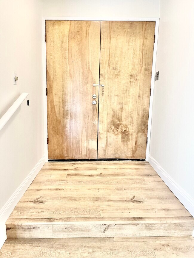 Building Photo - 14569 Benefit St