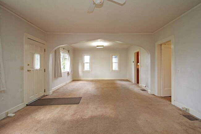 Building Photo - 19282 S Beavercreek Rd