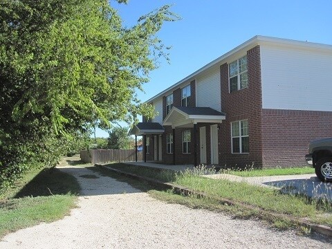 Building Photo - 604 N Main St