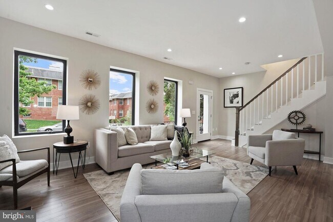 Foto del edificio - 109 Webster St NW