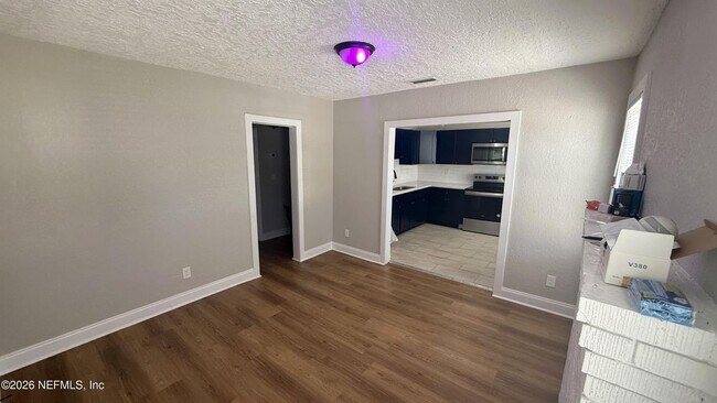 Foto del edificio - 1645 W 12th St