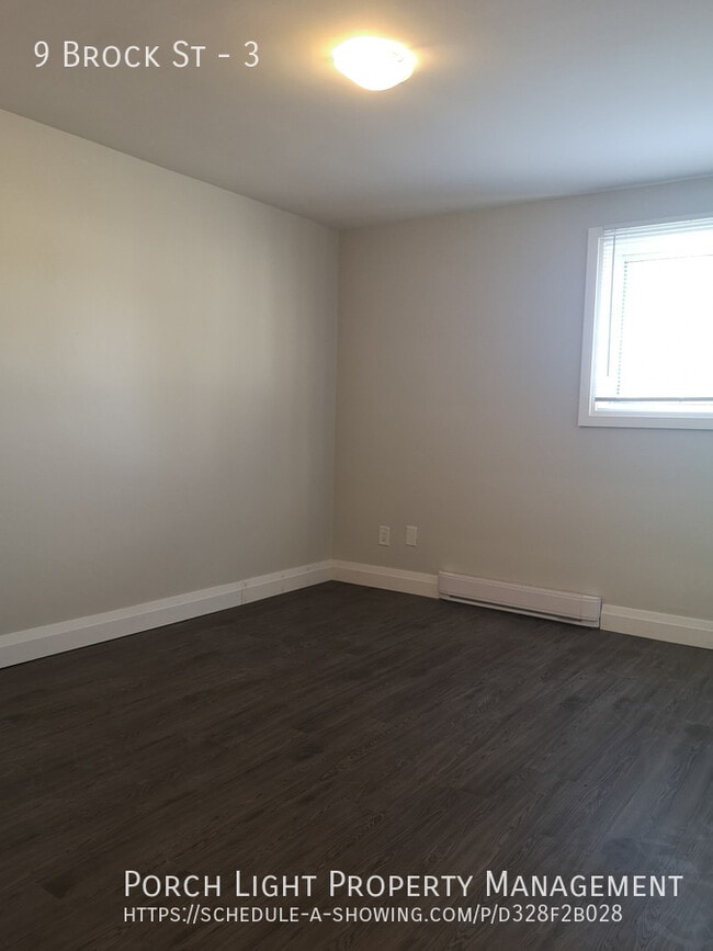 Building Photo - Renovated Two Bedroom in AMAZING Port Dalh...