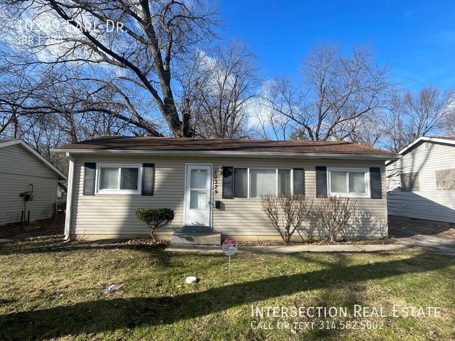 Primary Photo - Charming 3Bed/1.5Bath with Carport and Bac...