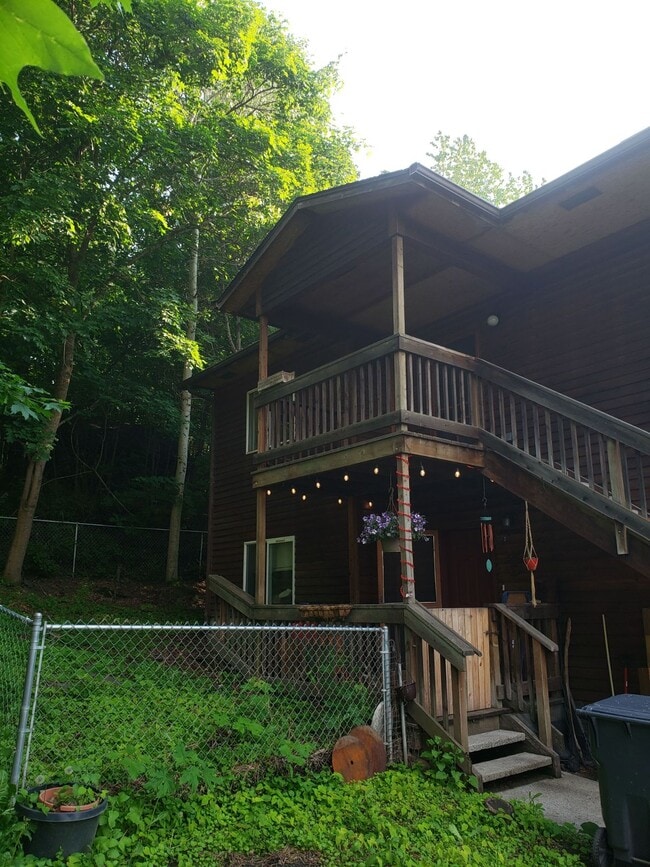 Building Photo - 317 E C St