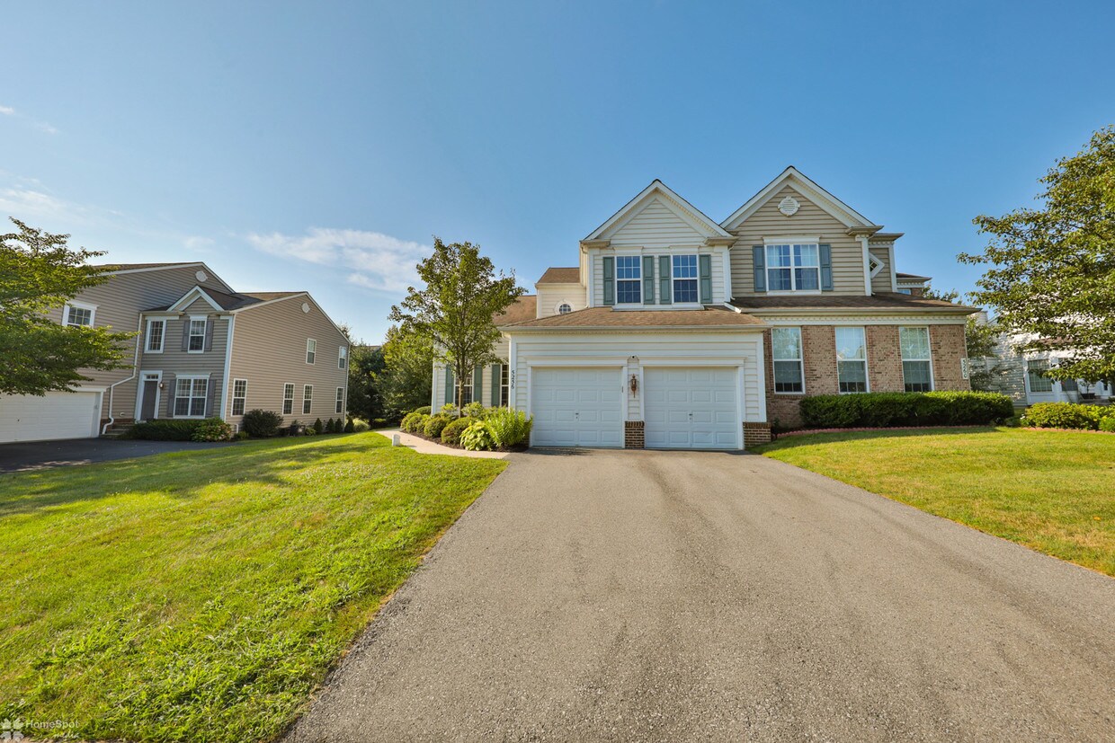 5256 High Vista Dr, Orefield, PA 18069 Townhome Rentals in Orefield