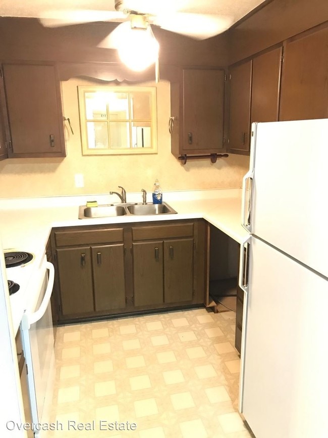 Building Photo - 2 br, 2 bath House - 121 Carriage House Drive