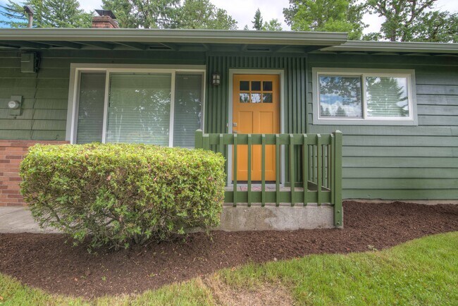 FRONT DOOR, SMALL LANDING PORCH - 8915 SW Locust St