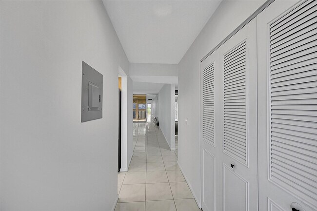 Building Photo - 14773 Cumberland Dr