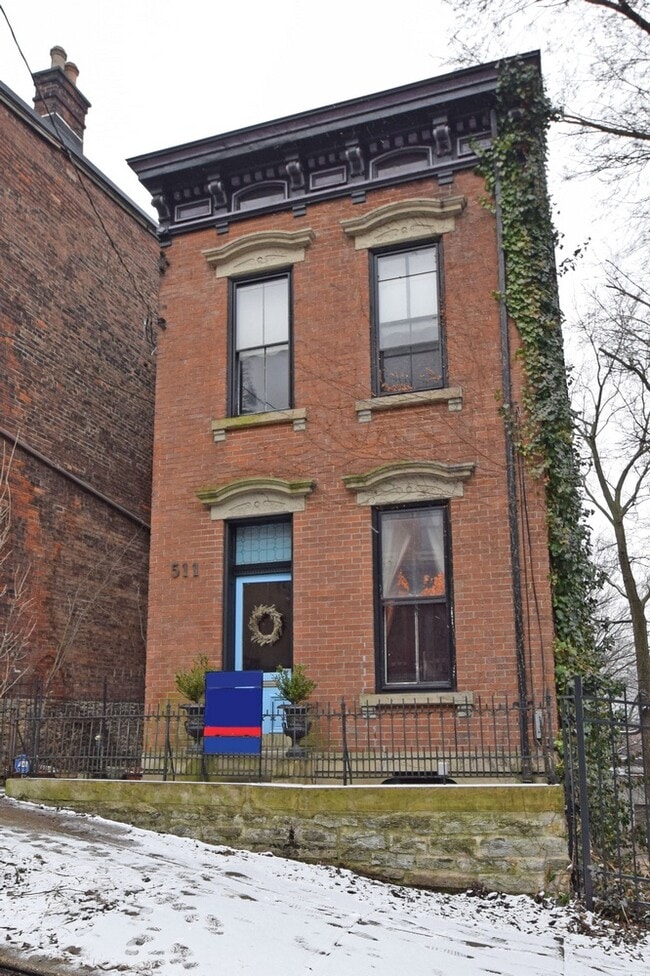 Building Photo - 511 Milton St
