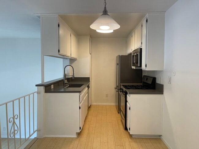 Building Photo - 5500 Lindley Ave