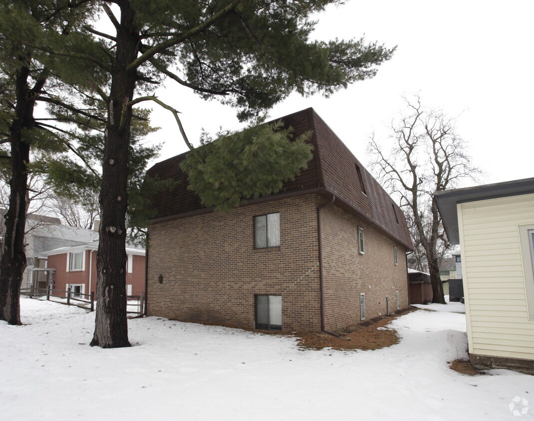 Building Photo - 1609 C St