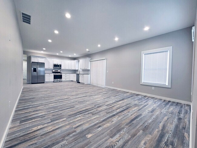 Foto del edificio - 3 Bed & 2 Full Bath Ranch Home in South Euclid for Rent!