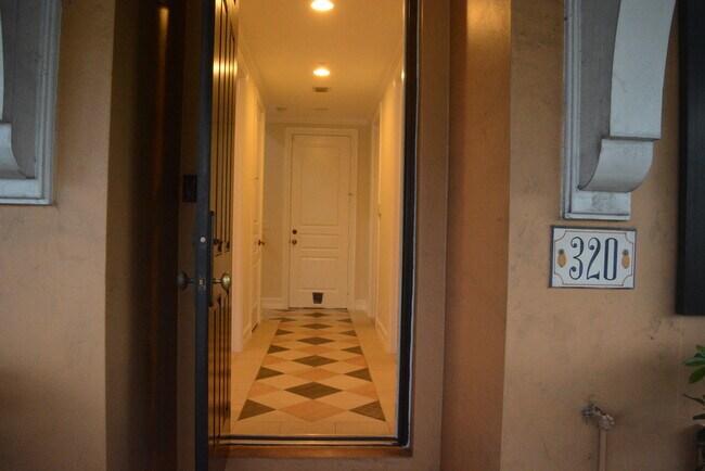 Foto del edificio - 320 W Mallory Cir