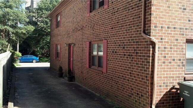 Building Photo - 811 Maury Ave