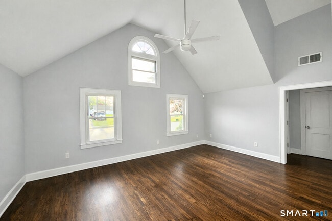 Building Photo - 57 Elm St
