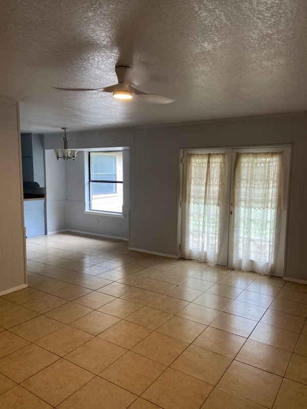 Foto del edificio - 6049 Highcrest Dr