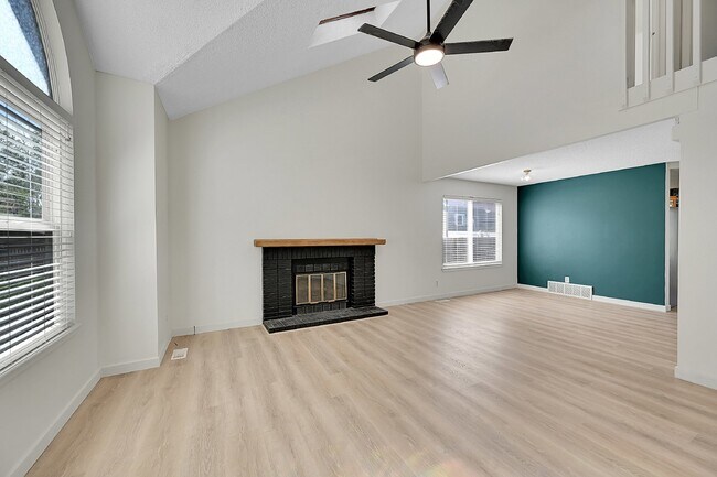 Building Photo - $2,495, 3 beds, 2.5 bath Updated Home in Co Springs with Fenced In Yard!