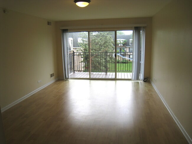 Building Photo - 5200 Carriage Way Dr