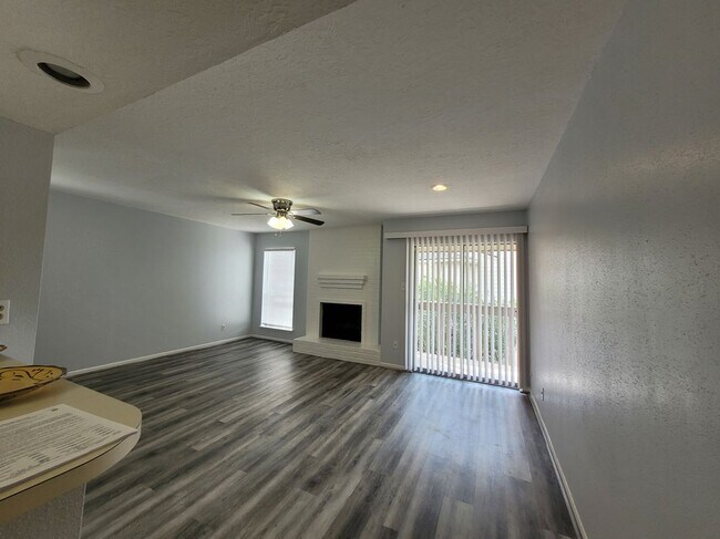 Foto del edificio - 3919 Fairmont Pkwy