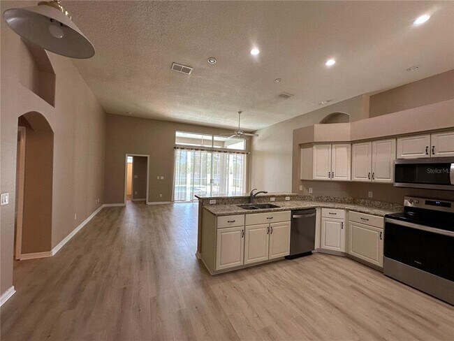 Foto del edificio - 13813 Bluewater Cir