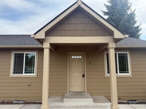 Building Photo - 306 2nd Ave