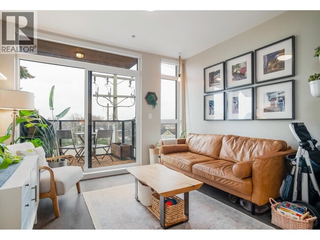 Building Photo - 6555 Victoria Dr