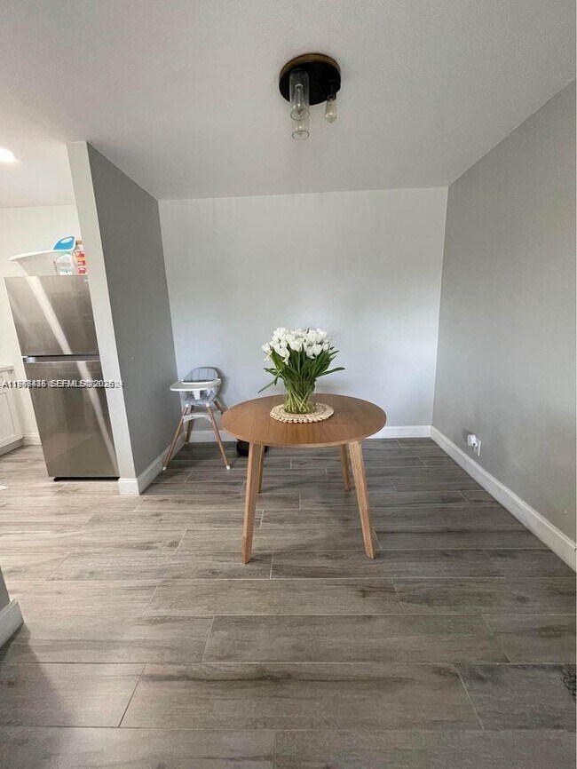 Foto del edificio - 5221 Geneva Ct