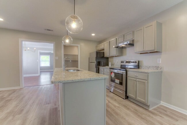 Building Photo - **Memorial Day Special** 1/2 off first mon...