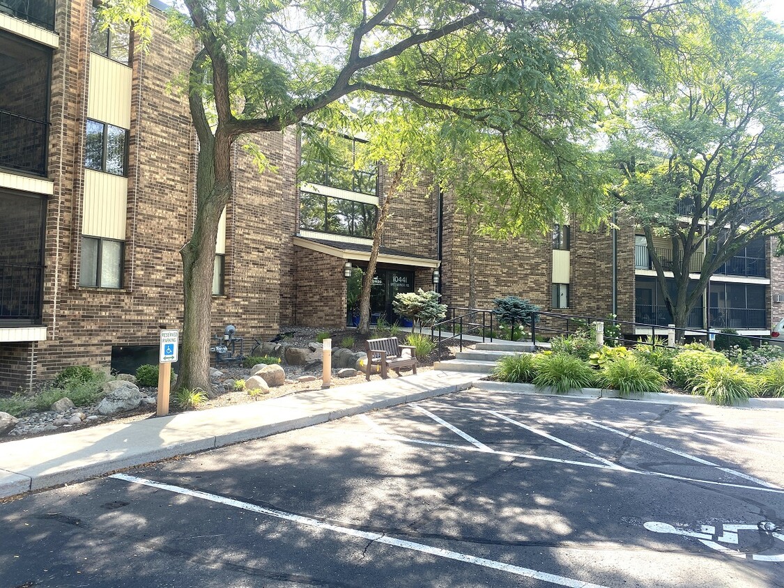 Foto principal - 10441 Greenbrier Rd