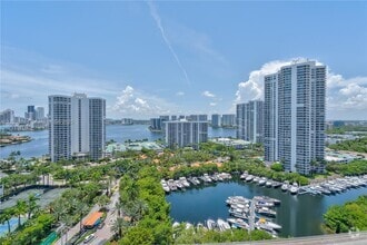 Building Photo - 19400 Turnberry Way