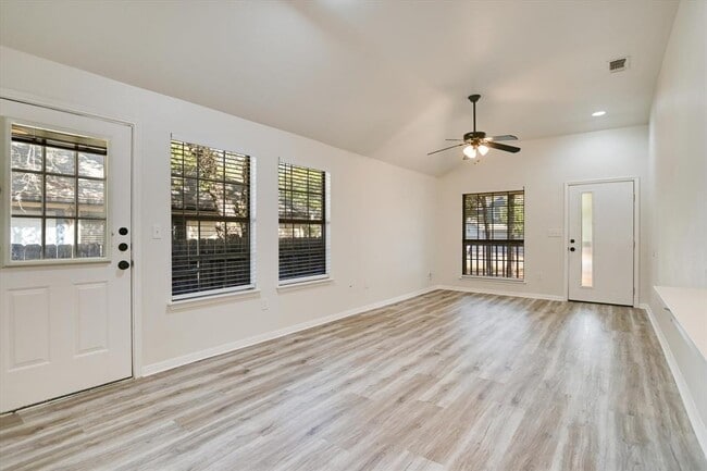 Foto del edificio - 3407 Blumie St